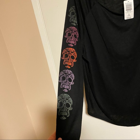 NWT Torrid off shoulder top with skulls, 3X - Picture 3 of 4